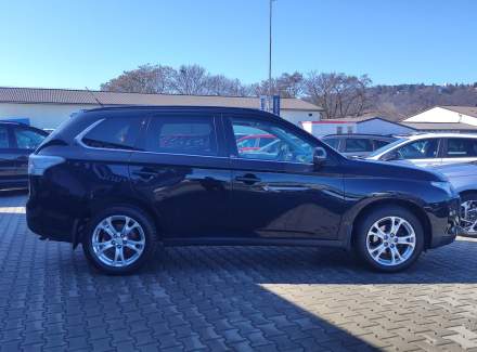 Mitsubishi - Outlander