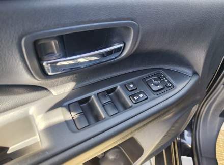 Mitsubishi - Outlander