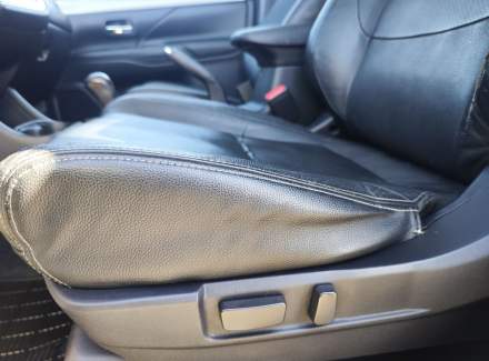 Mitsubishi - Outlander