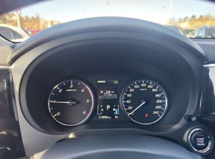 Mitsubishi - Outlander