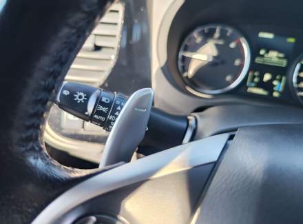 Mitsubishi - Outlander