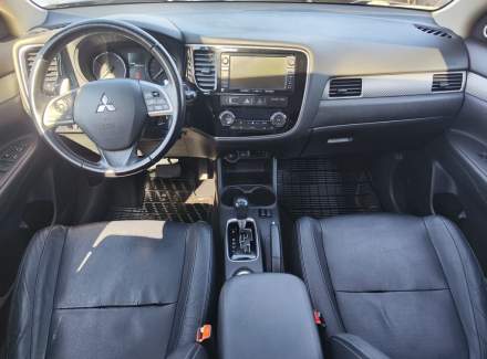 Mitsubishi - Outlander