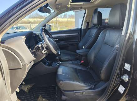 Mitsubishi - Outlander