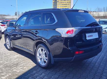 Mitsubishi - Outlander