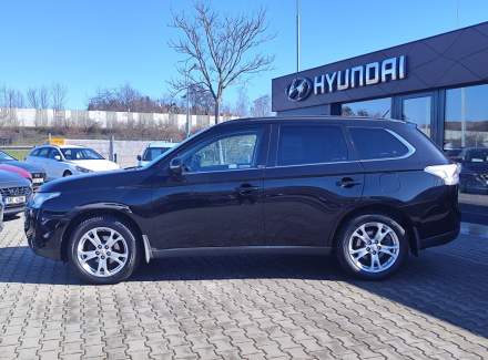 Mitsubishi - Outlander