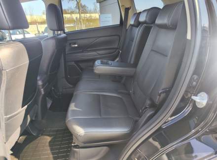 Mitsubishi - Outlander