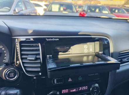 Mitsubishi - Outlander