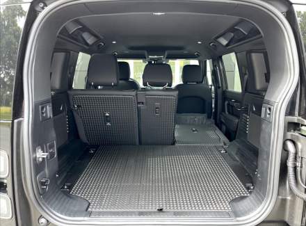 Land Rover - Defender