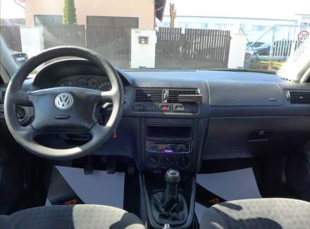 Volkswagen - Golf