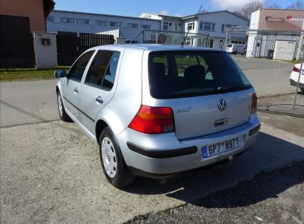 Volkswagen - Golf