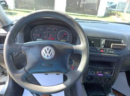 Volkswagen - Golf