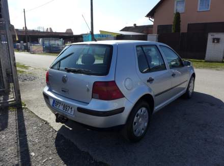 Volkswagen - Golf