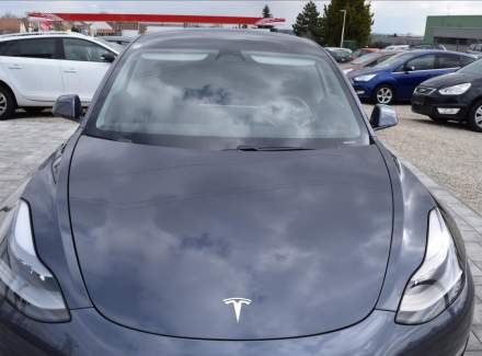 Tesla - Model 3