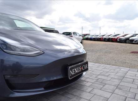 Tesla - Model 3