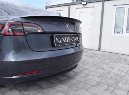 Tesla - Model 3