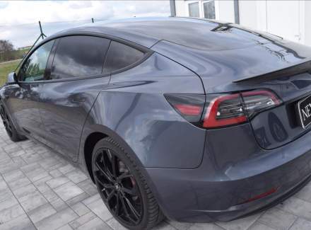 Tesla - Model 3