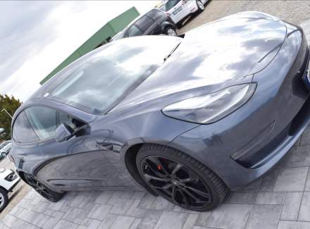 Tesla - Model 3