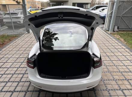 Tesla - Model 3