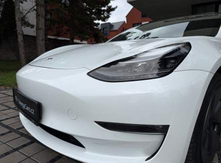 Tesla - Model 3