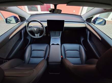 Tesla - Model Y