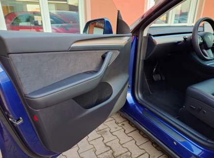 Tesla - Model Y