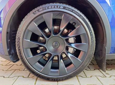 Tesla - Model Y