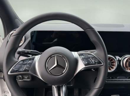 Mercedes-Benz - EQA