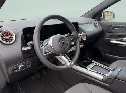 Mercedes-Benz - EQA