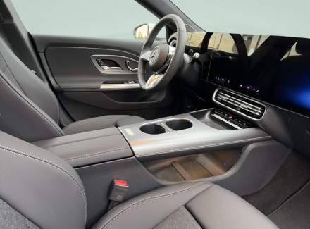 Mercedes-Benz - CLA