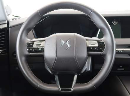 DS Automobiles - DS4