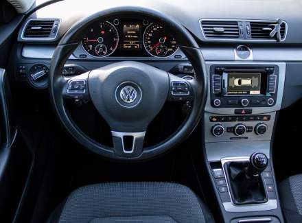 Volkswagen - Passat