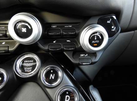 Aston Martin - V12 Vantage