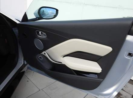 Aston Martin - V12 Vantage