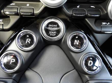 Aston Martin - V12 Vantage