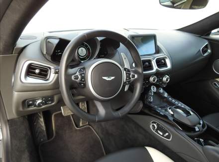 Aston Martin - V12 Vantage