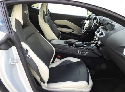 Aston Martin - V12 Vantage