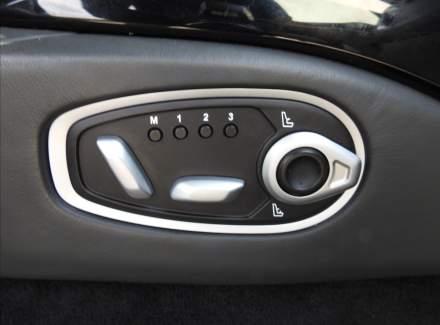 Aston Martin - V12 Vantage