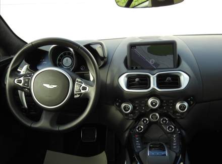 Aston Martin - V12 Vantage