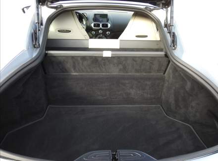 Aston Martin - V12 Vantage