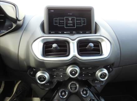 Aston Martin - V12 Vantage