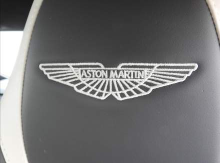 Aston Martin - V12 Vantage