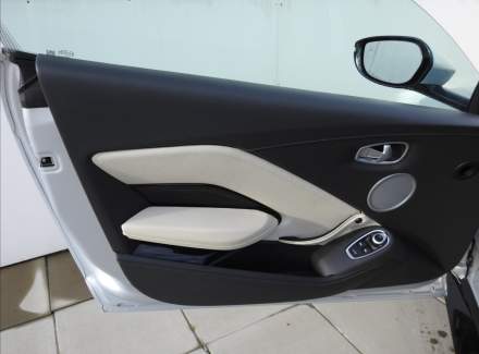 Aston Martin - V12 Vantage