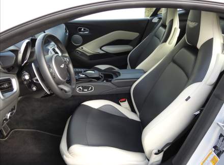 Aston Martin - V12 Vantage