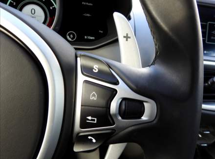 Aston Martin - V12 Vantage