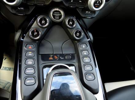 Aston Martin - V12 Vantage