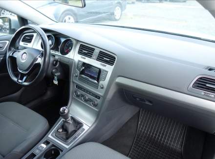 Volkswagen - Golf