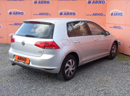 Volkswagen - Golf