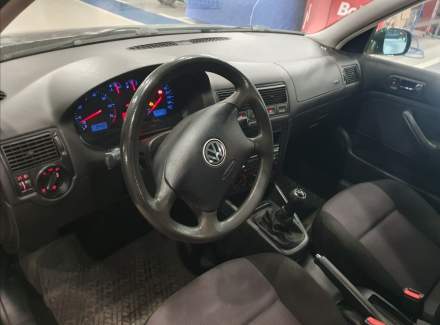 Volkswagen - Golf
