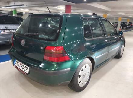 Volkswagen - Golf