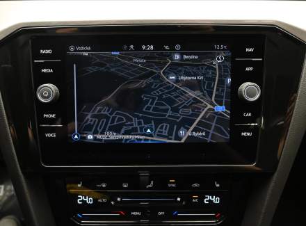 Volkswagen - Passat